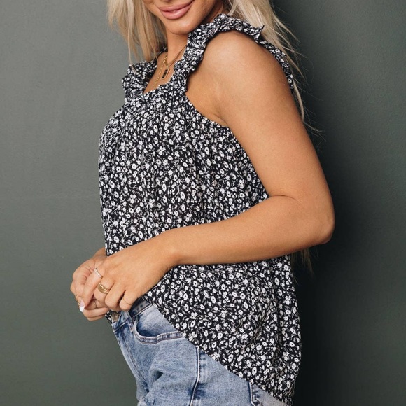 Jordi Flowy Floral Tank Top. New in package. Boutique - Picture 2 of 4